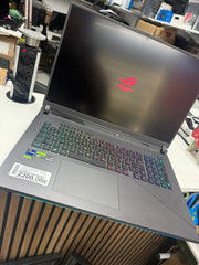 Laptop-Analyse Prozessor: Intel Core (grüner Sticker sichtbar)