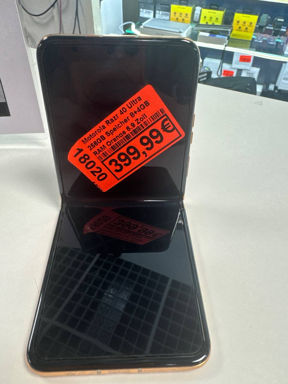 Motorola Razr 40 Ultra, 6,9 Zoll, Orange, 8 GB RAM