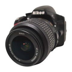 Nikon D3200 Kit mit AF-S DX 18-105 VR Digitale SLR-Kamera