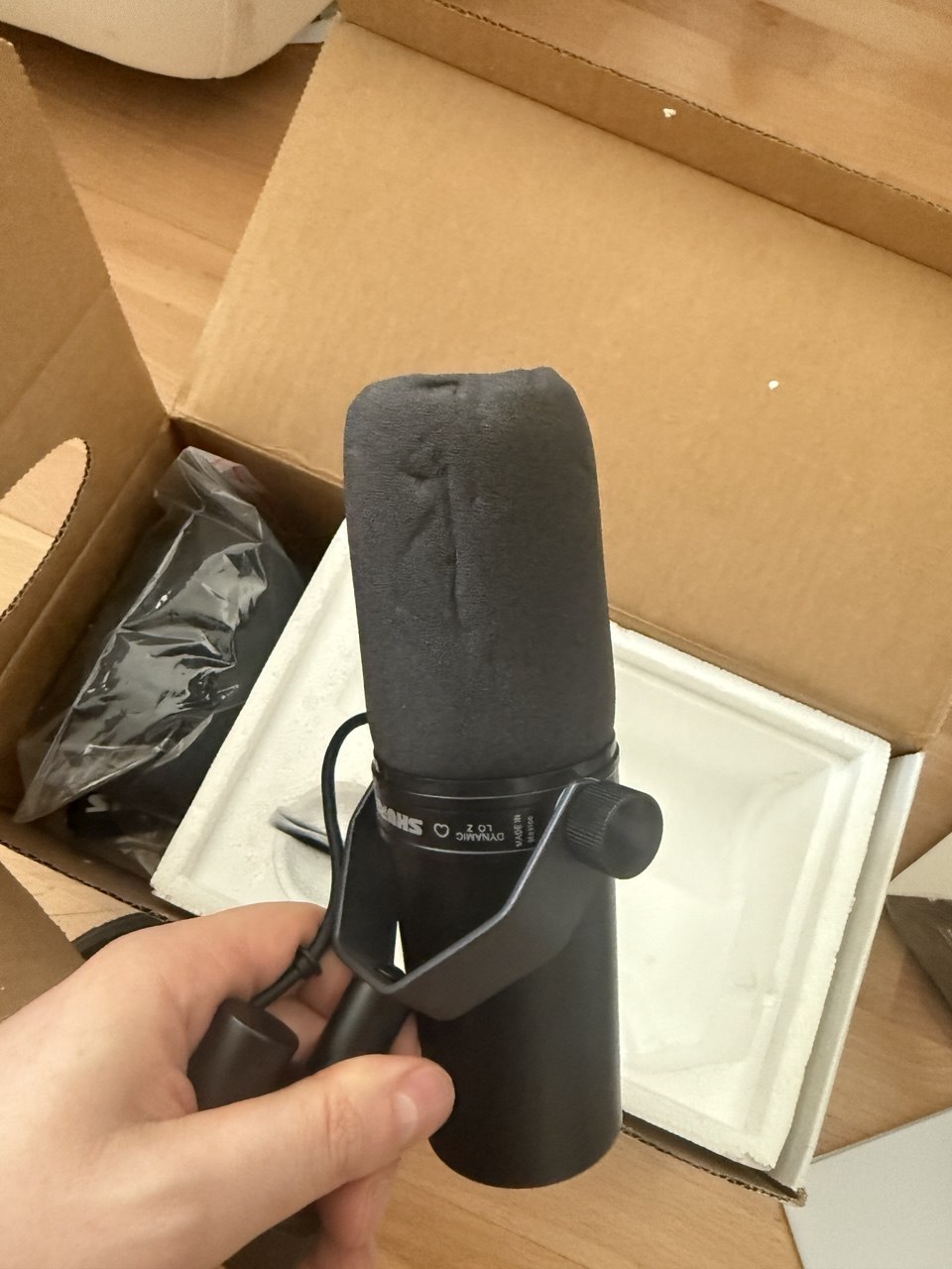 Shure SM7B Cardioid Dynamic Vocal/ Broadcast Microphone (with A7WS windscreen)- Zustand: wie neu