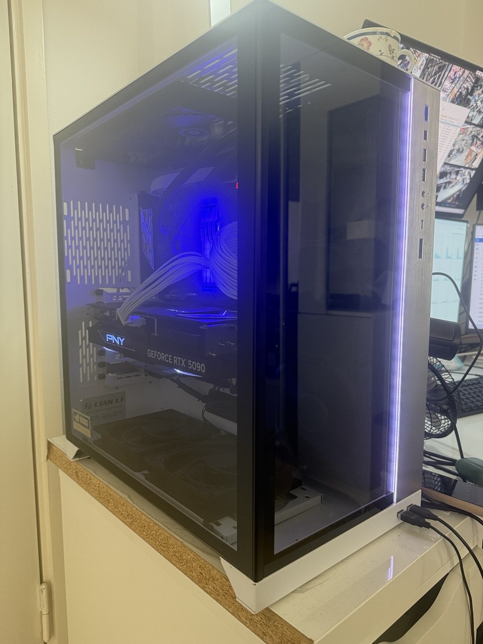 # Lesbare Informationen vom Foto Großer CPU-Kühler installiert