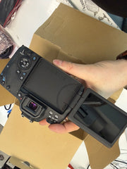 Canon EOS 77D mit EF-S 18-135mm IS USM Kit