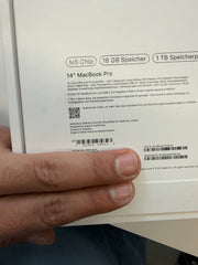 MacBook Pro 14" M5 Chip 10-Core CPU/GPU