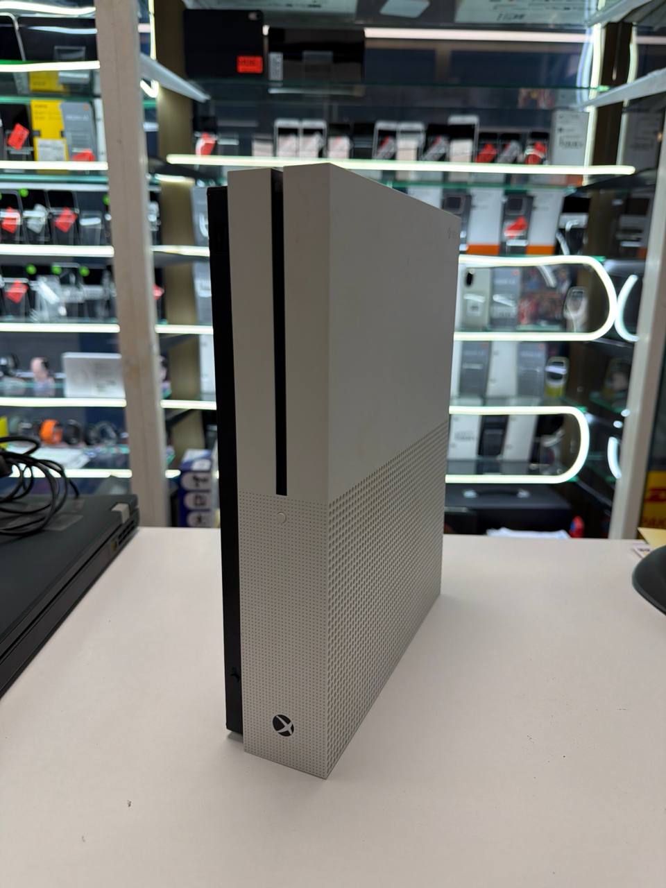 Xbox One S, Weiß/Grau, Modell 1681