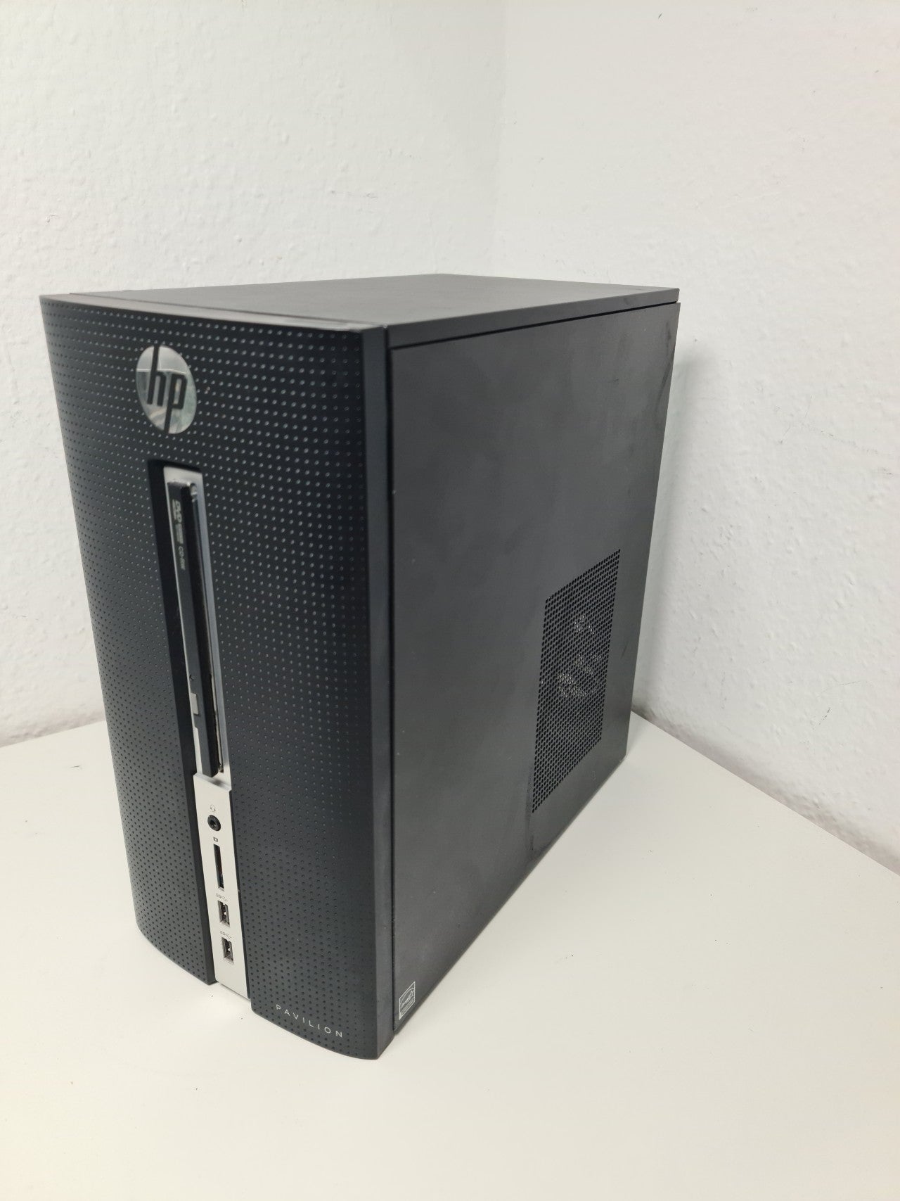 HP Pavilion Desktop PC 570-a1xx AMD A6-9200 8GB Ram 1TB HDD Ohne OS