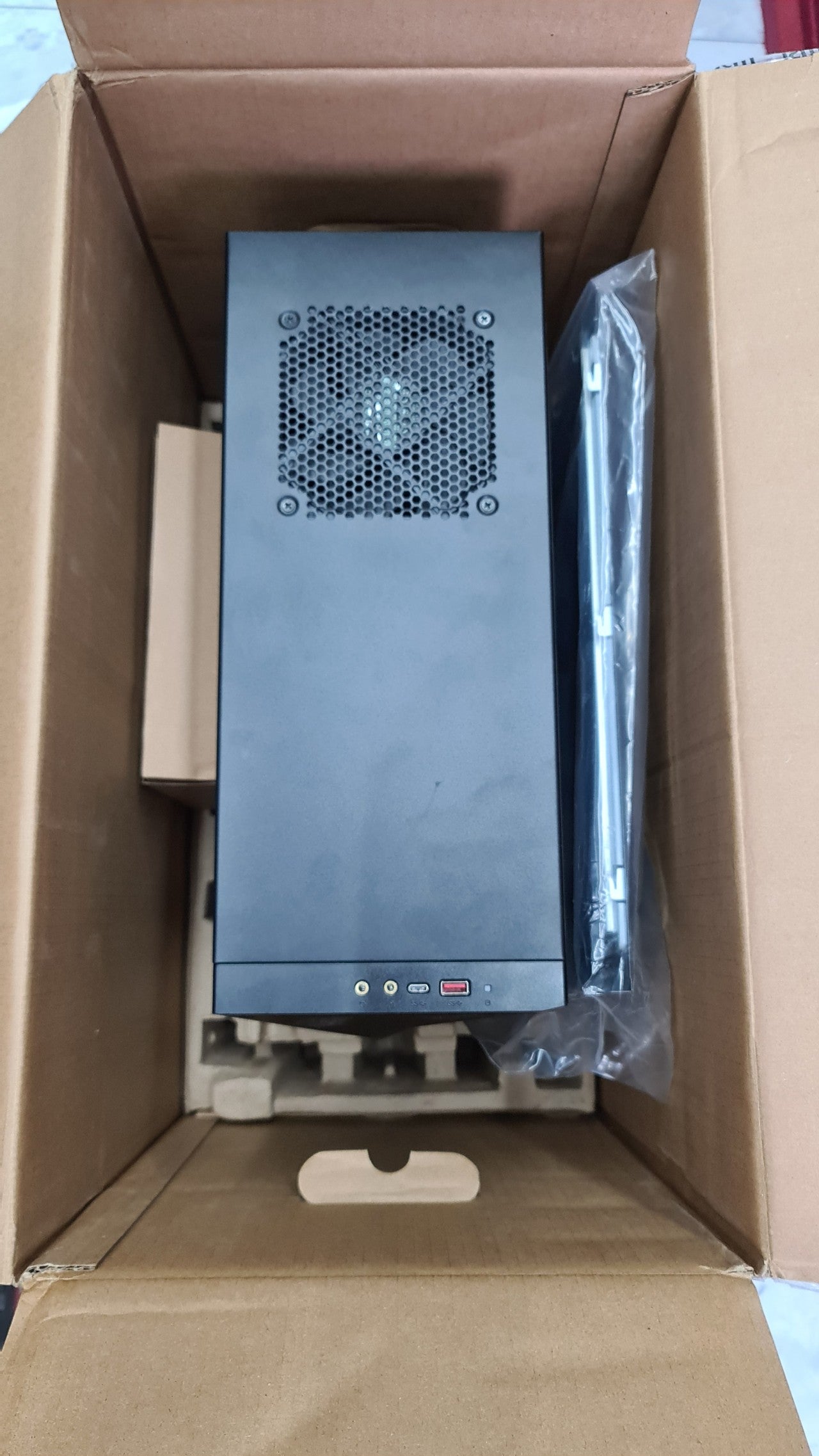 PC Intel Core i7-14700F 28x2.1GHz 32GB RAM 1TB SSD GeForce RTX 4060Ti 16GB Win11